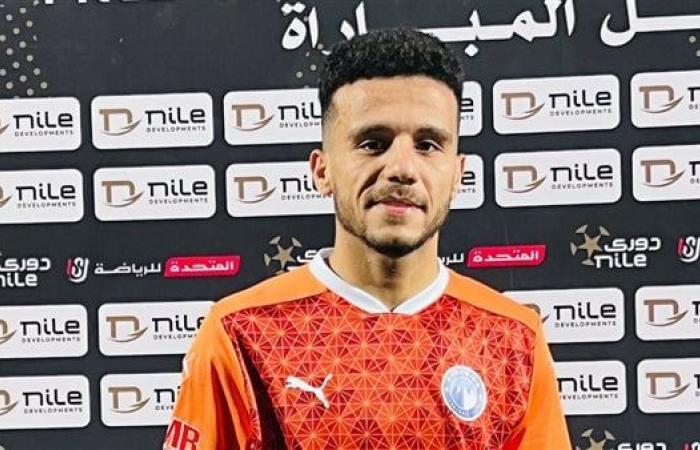 الدوري
      المصري،
      مصطفى
      فتحي
      أفضل
      لاعب
      بمباراة
      بيراميدز
      والجونة
      (صور)