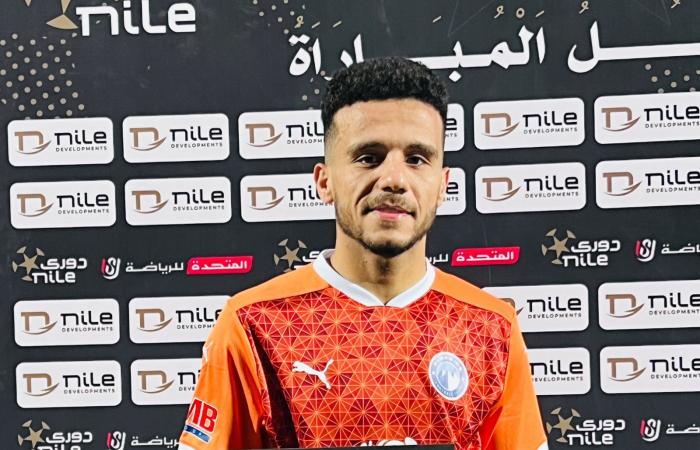 الدوري
      المصري،
      مصطفى
      فتحي
      أفضل
      لاعب
      بمباراة
      بيراميدز
      والجونة
      (صور)