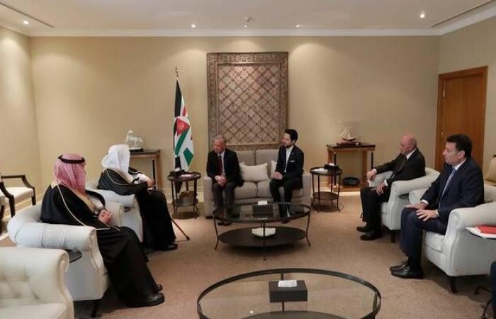 ملك
      الأردن
      يبحث
      مع
      رئيس
      مجلس
      الشورى
      سبل
      توسيع
      التعاون
      مع
      السعودية