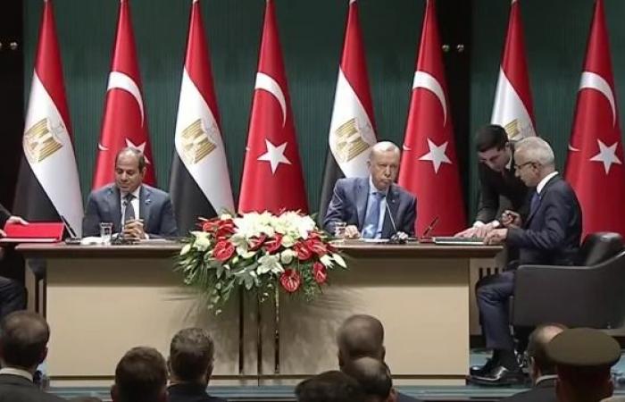 الرئيس
      السيسي
      وإردوغان
      يشهدان
      التوقيع
      على
      مذكرات
      تفاهم
      بين
      البلدين