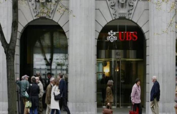 "UBS"
      يحذر
      من
      تقلبات
      حادة
      في
      أسواق
      الأسهم
      نهاية
      هذا
      العام