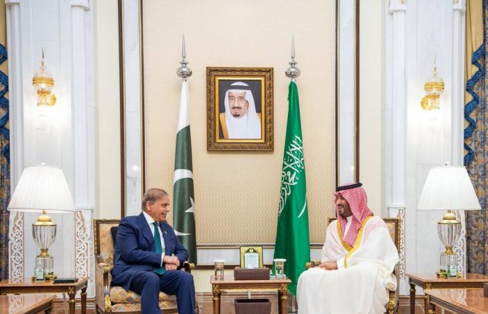 ولي العهد يستقبل رئيس الوزراء الباكستاني ويستعرضان العلاقات التاريخية وآفاق التعاون الثنائي