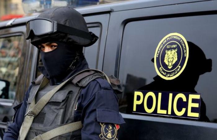 مصر..ضبط
      عصابة
      "الخطوط
      الوهمية"