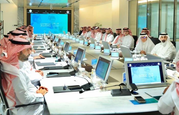 وزير التعليم يلتقي الرؤساء التنفيذين للقطاع المصرفي والمالي لبحث سبل تعزيز الشراكة وتعزيز الفرص الاستثمارية