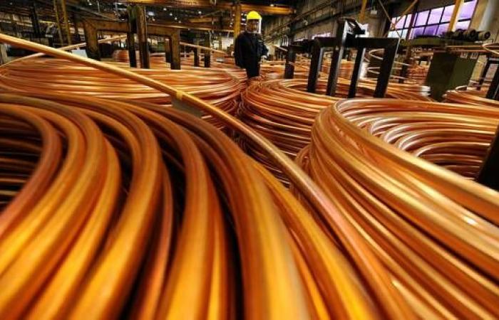 أسعار
      النحاس
      تهوي
      في
      نيويورك
      بعد
      قرار
      ترامب
      بفرض
      رسوم