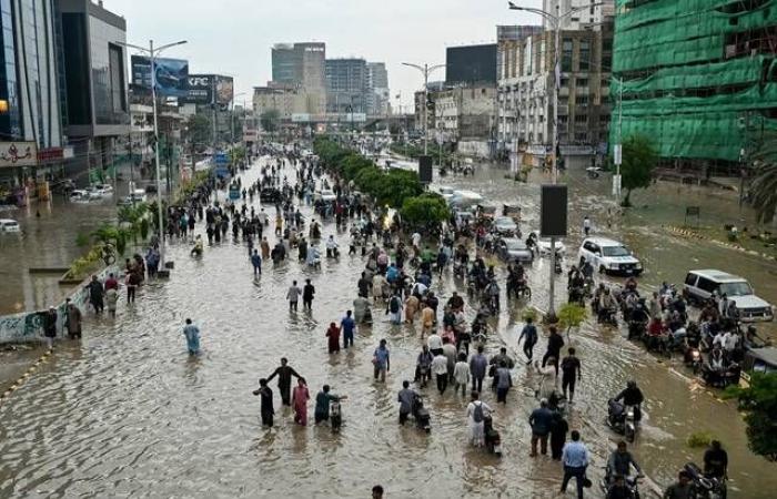 الرياح
      الموسمية
      العنيفة
      تقتل
      1860
      شخصًا
      بالهند
      وباكستان