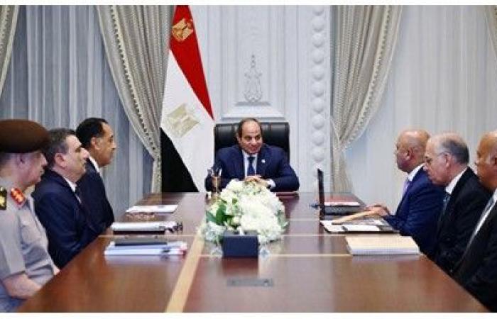 السيسي
يؤكد
الالتزام
بالجداول
الزمنية
للمشروعات