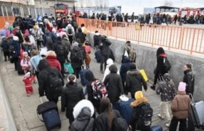 وزير داخلية إيطاليا يتباهى بطرد 200 لاجئ أجنبي.. ومسؤولة تحذر أوروبا من "كارثة ديمغرافية"