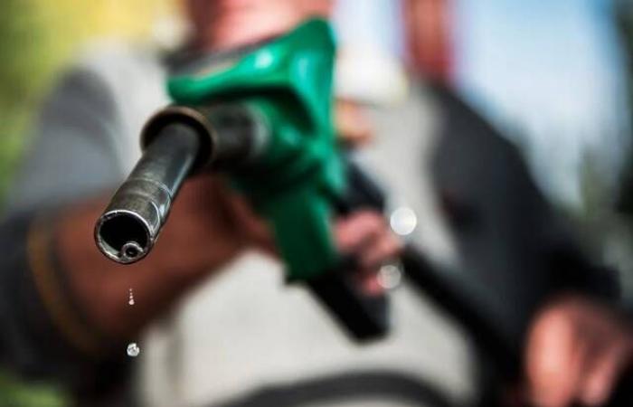 إيطاليا
      تغرم
      إيني
      وإكسون
      بسبب
      التلاعب
      بأسعار
      الوقود