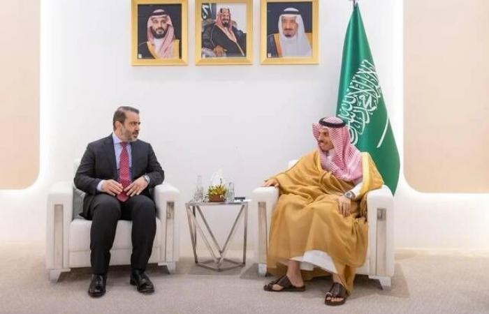 لقاء
      سعودي
      سوري
      في
      العلا
      لبحث
      العلاقات
      الثنائية
      ودعم
      أمن
      واقتصاد
      دمشق