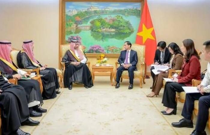 توقيع
      5اتفاقيات
      استثمارية
      بين
      شركات
      سعودية
      وفيتنامية
      في
      مجالات
      البناء
      والتشييد