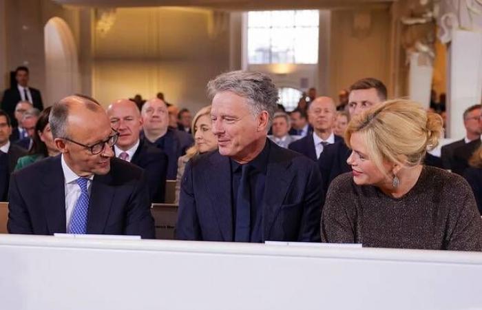 ميرز
      يحث
      الألمان
      على
      قبول
      التغيير
      أو
      معاناة
      الانحدار
      الاقتصادي