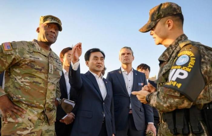 سيؤول: كوريا الشمالية أطلقت صواريخ مدفعية أثناء زيارة هيغسيث لمنطقة حدودية