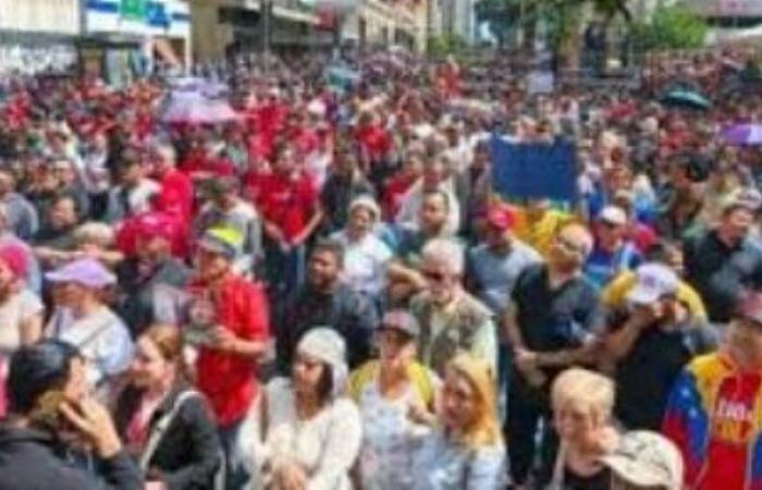 احتجاجات حاشدة في فنزويلا تطالب بعودة مادورو واحترام السيادة الوطنية.. فيديو