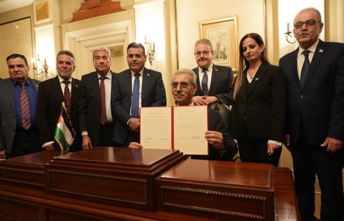 اللجنة الوطنية لإدارة غزة تبدأ أعمالها برئاسة المفوض العام الدكتور علي شعث