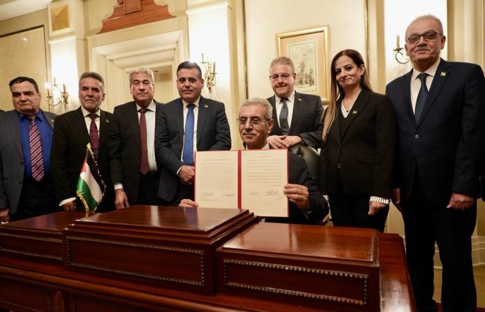 اللجنة الوطنية لإدارة غزة تبدأ أعمالها برئاسة المفوض العام الدكتور علي شعث