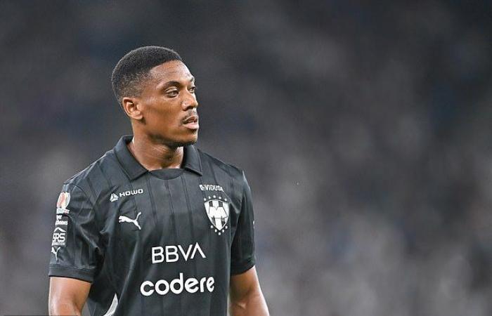 مارسيال يثير الجدل في المكسيك.. والمدرب يرد بالاستبعاد