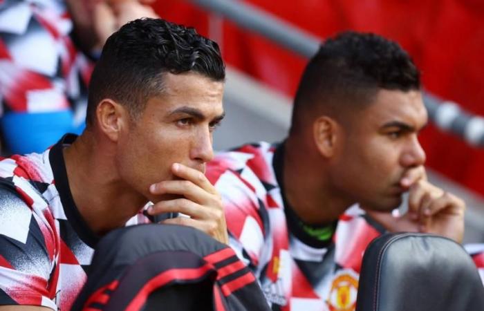 رونالدو يحاول إقناع كاسيميرو بعدم اللعب مع ميسي