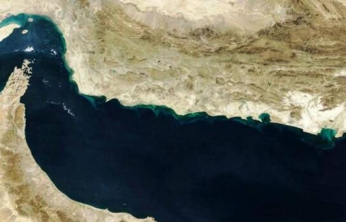 تركيا تتفاوض مع إيران لتأمين عبور 11 سفينة عبر هرمز