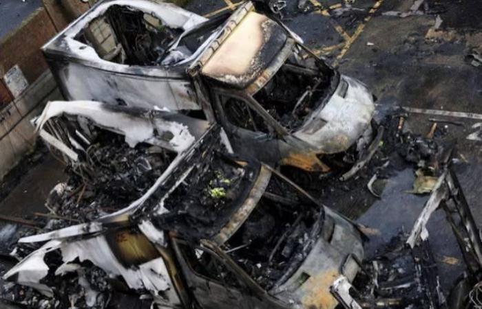 بريطانيا تعتقل 3 متهمين يشتبه في صلتهم بإيران بعد استهداف سيارات إسعاف