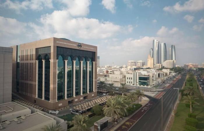 منصور بن زايد: صندوق أبوظبي للتنمية يكرّس حضوره كجسر يربط الإمارات بالعالم