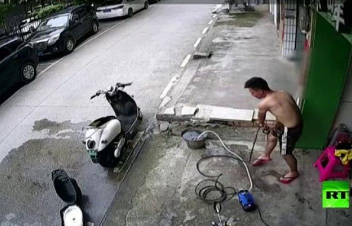 شاب صينى يتعرض للصعق الكهربائى لمدة قياسية (فيديو)