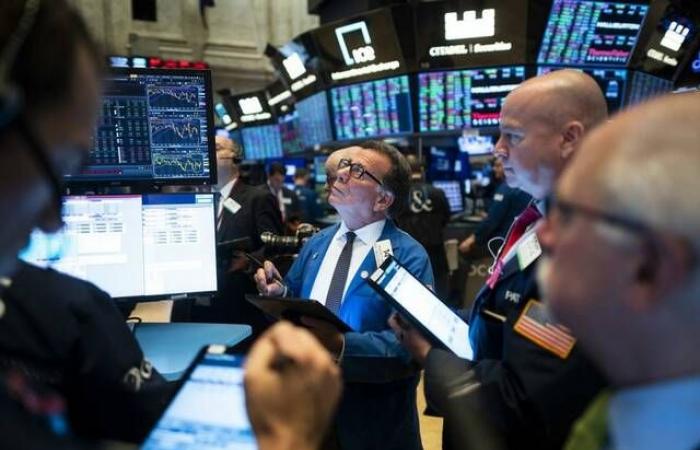 صناديق التحوط تبيع الأسهم العالمية بأسرع وتيرة في 13 عاماً