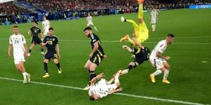 بالصور|
      إصابة
      «مرعبة»
      لفارغا
      مهاجم
      المجر
      في
      كأس
      أوروبا