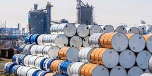 النفط
      يتراجع
      إثر
      قفزة
      مفاجئة
      بالمخزونات
      الأمريكية