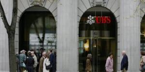 "UBS"
      يحذر
      من
      تقلبات
      حادة
      في
      أسواق
      الأسهم
      نهاية
      هذا
      العام