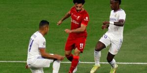 نجم برشلونة ينصح ريال مدريد بالتعاقد مع محمد صلاح "لحل مشاكل الملكي"