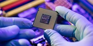 انهيار أسهم الرقائق الإلكترونية عالمياً مع تراجع شهية المستثمرين