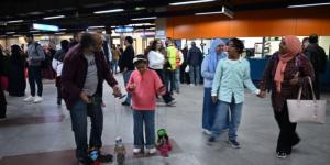 عروض للأراجوز في مترو أنفاق القاهرة