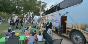 "4200" قارئ في رحلة: المكتبة المتنقلة تشعل شغف الخرج والدلم بالكتاب