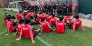 جلسة تحفيزية للاعبي منتخب الناشئين قبل مواجهة تونس بكأس الأمم الأفريقية