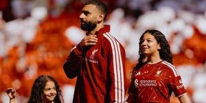بعد الوداع الأسطوري "في أنفيلد".. محمد صلاح يعلن موعد حسم مستقبله