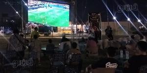 أهالي الإسماعيلية يحتشدون أمام شاشات العرض لمتابعة مباراة المنتخب وبلجيكا (فيديو وصور)