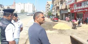 نائب محافظ الدقهلية يتدخل لإصلاح كسر بخط مياه بجوار كوبري المرور بالمنصورة