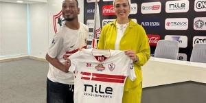 تقديرا لدور جماهير الأبيض، الزمالك يكرم المشجع أحمد حمادة في مقر النادي