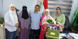 حلم البالطو الأبيض يقترب، رئيس مدينة المنصورة تكرم "بسملة" سادس الشهادة الإعدادية بالدقهلية