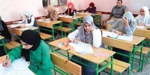 طلاب الثانوية العامة بالإسماعيلية يؤدون اليوم امتحان مادة اللغة العربية