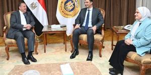 وزير الصناعة: حريصون على فتح قنوات اتصال دائمة مع المؤسسات العلمية والمهنية