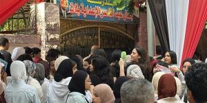 بسبب إجراءات التفتيش، تأخر دخول طلاب الثانوية العامة إلى لجان مجمع جمال عبد الناصر بالدقي