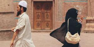 اتباعًا لنهج الصحابيات، تعرف على حكم تلقي النساء العلم من الرجال
