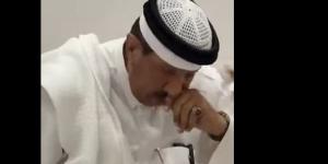 3 مشاهد مؤثرة لفوز الفراعنة، كويتي وسوري يبكيان بشدة وشاب غزاوي يخفي عينه بعلم مصر (فيديو)