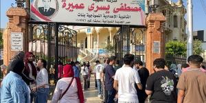 بدء توافد طلاب الثانوية العامة على اللجان لأداء امتحان اللغة الأجنبية الأولى