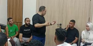 محافظ الإسماعيلية يتابع إجراء المقابلات الشخصية لـ128 شابا وفتاة للعمل بشركة خدمات بترولية