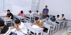 طلاب الثانوية العامة يؤدون اليوم امتحاني التاريخ والفيزياء