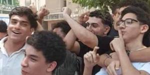 إحنا فى ضهرك يا عميد.. طلاب الثانوية يدعمون حسام حسن بعد الفيزياء والتاريخ