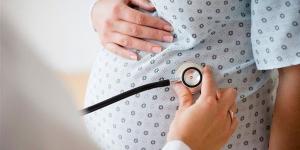أعراض وأسباب الحمل خارج الرحم وطرق التعامل معه
